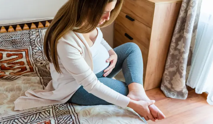 What causes swollen feet and ankles?