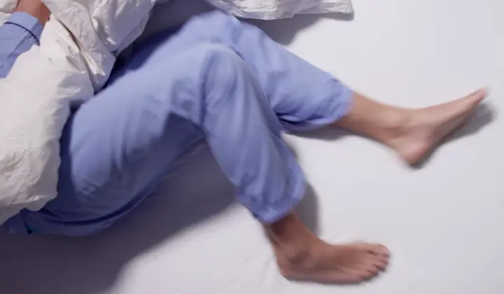 What are the symptoms of restless legs syndrome?